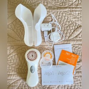 Clarisonic Facial Cleansing Brush with Charger and Manuals